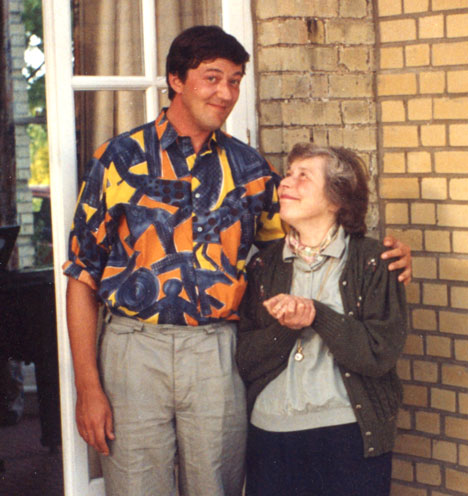 Stephen-fry-mum Stephen-fry-mum